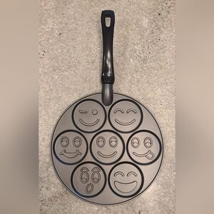 Non-Stick Smiley Face Pancake Pan